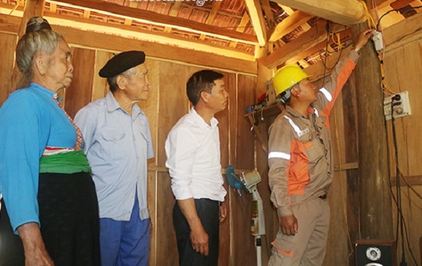 Sơn La: Hơn 1.100 hộ dân được sử dụng điện lưới quốc gia